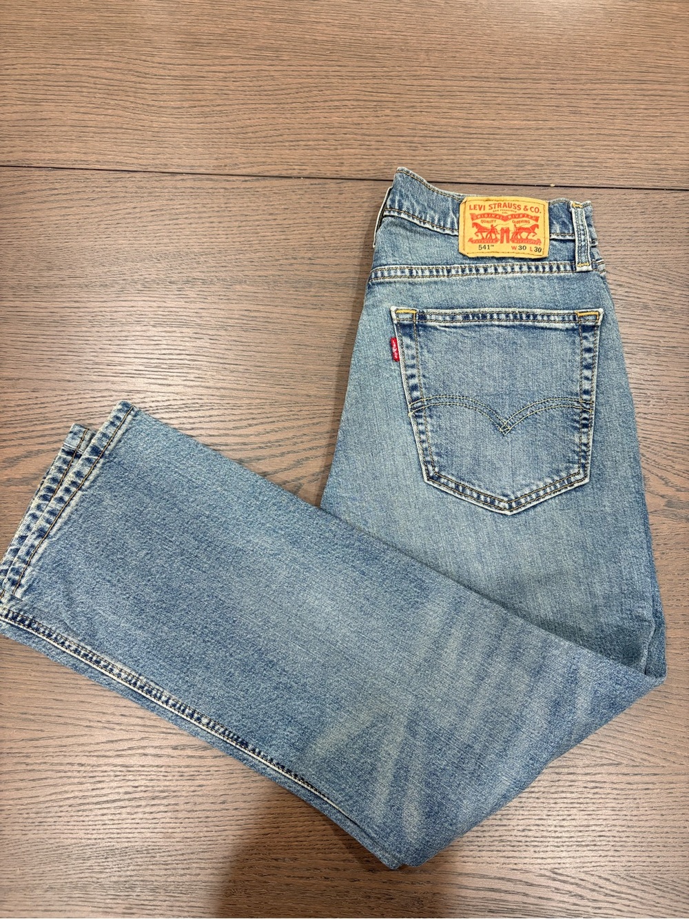 541 Levi's Men's Light Blue Straight-Leg Denim Jeans